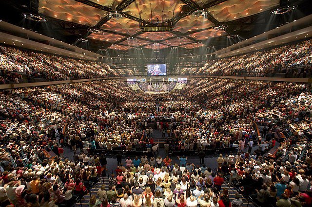 nondenominational lakewood church