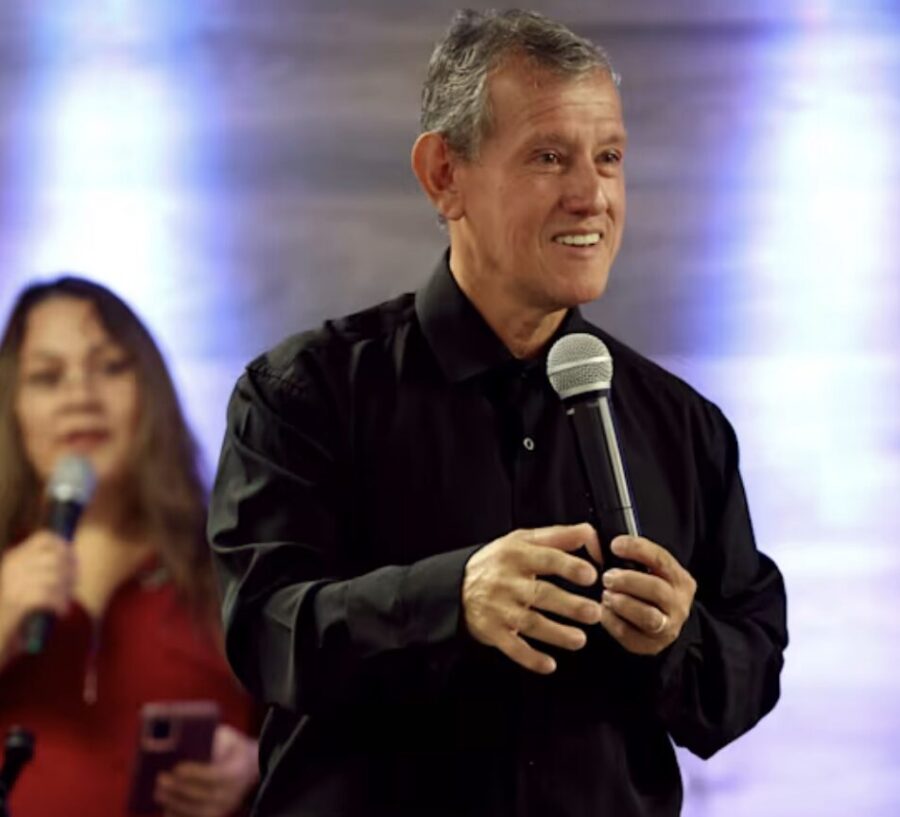 pastor arturo laguna camas